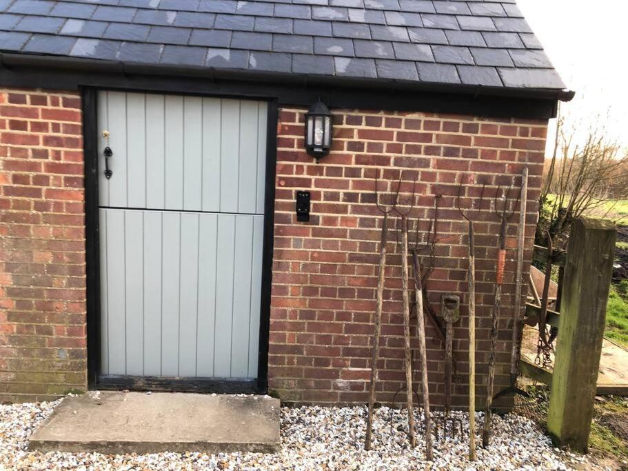 The Cowshed Apartment Salisbury Exterior photo