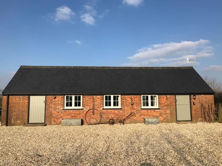 The Cowshed Apartment Salisbury Exterior photo