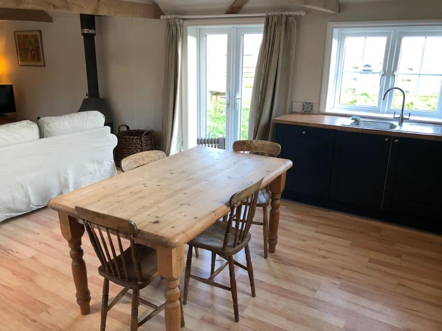 The Cowshed Apartment Salisbury Exterior photo