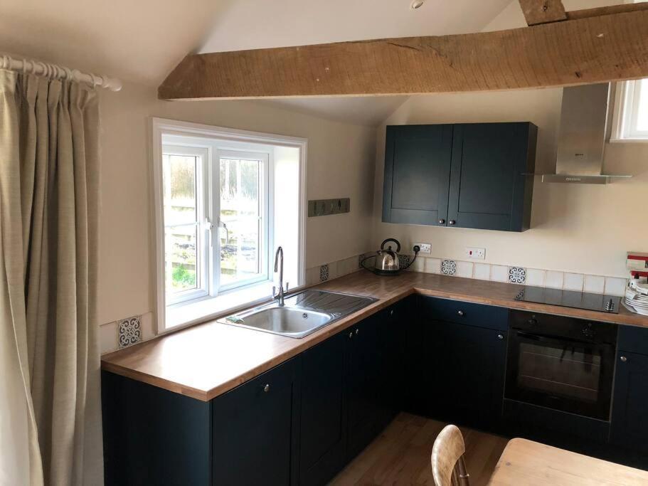 The Cowshed Apartment Salisbury Exterior photo